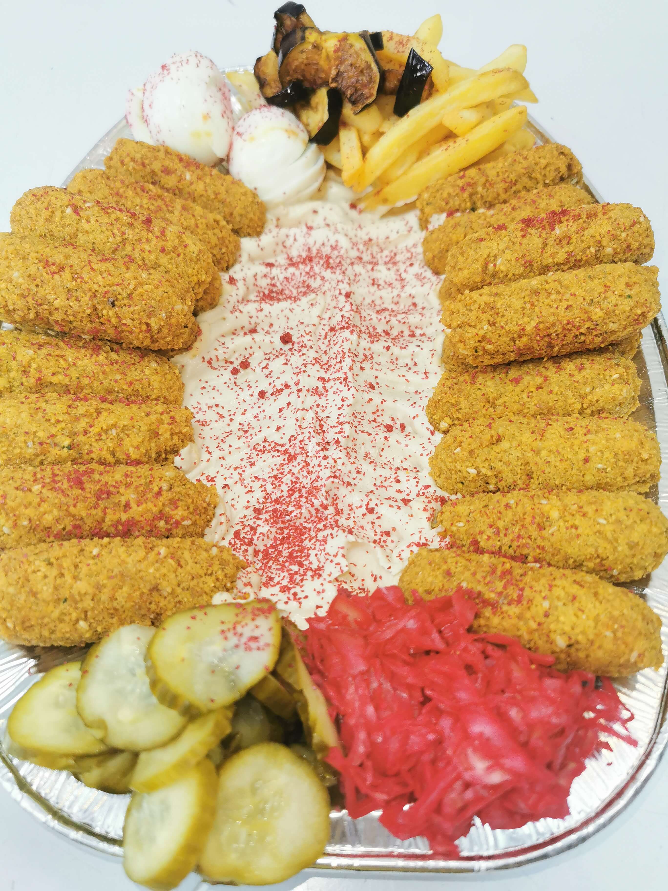 صحن فلافل وسط